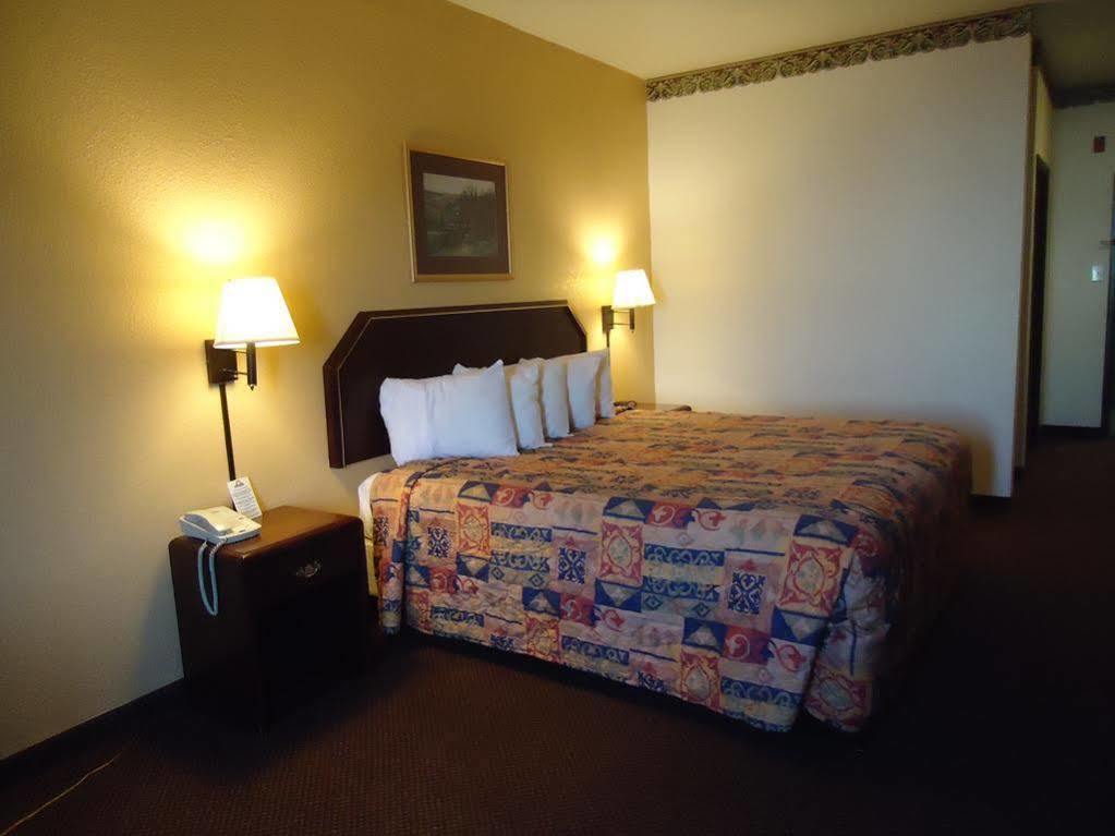 Red Roof Inn Fort Worth - Saginaw Bagian luar foto